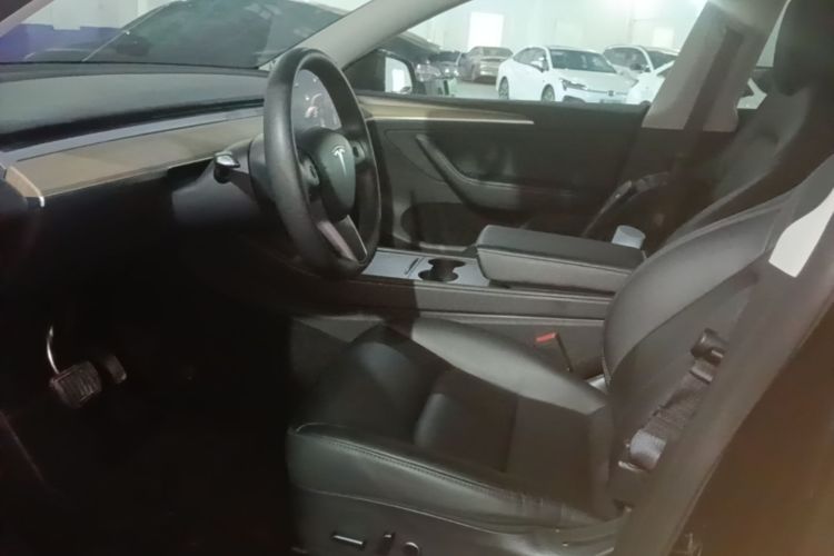 Tesla Model Y 2022 car image #15
