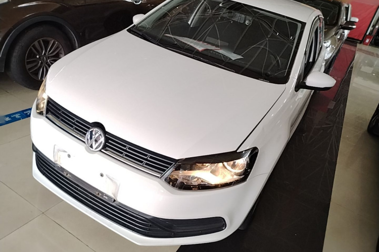 Volkswagen Polo 2016 car image #2