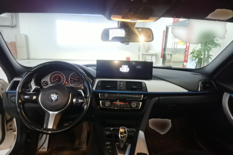 BMW 3 Series 2018 imagen de coche #10