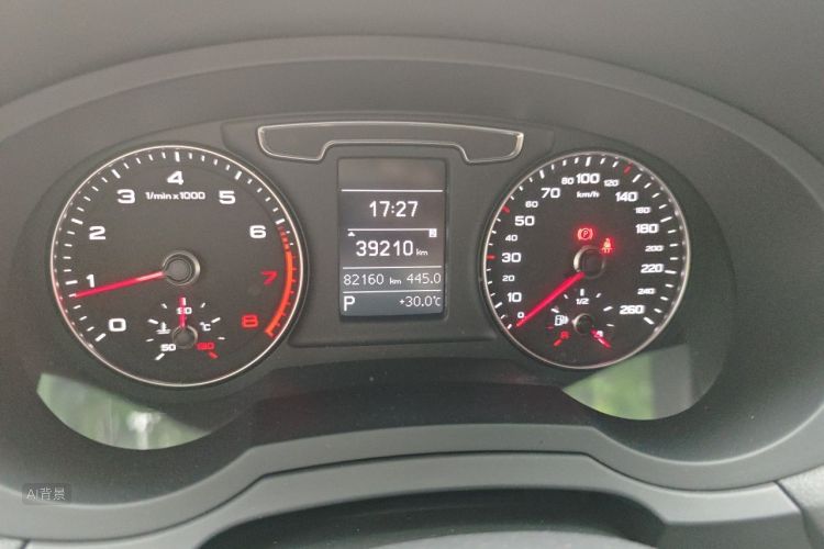 Audi Q3 2018 car image #14