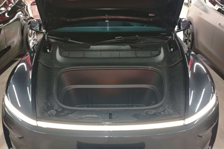 Tesla Model Y 2025 car image #20
