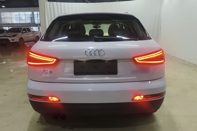 Audi Q3 2016 car image #6