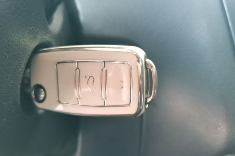 Volkswagen Polo 2016 car image #9