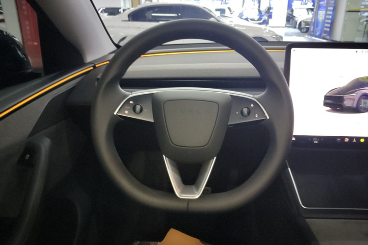 Tesla Model Y 2025 #11 Tesla Model Y 2025 car image #11