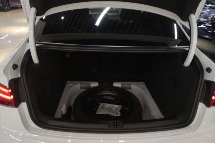 Audi A3 2019 car image #19