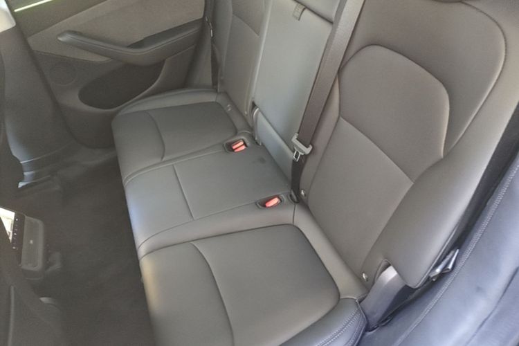 Tesla Model Y 2025 car image #17