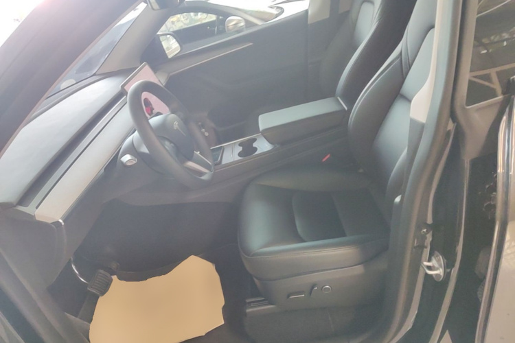 Tesla Model Y 2025 #15 Tesla Model Y 2025 car image #15