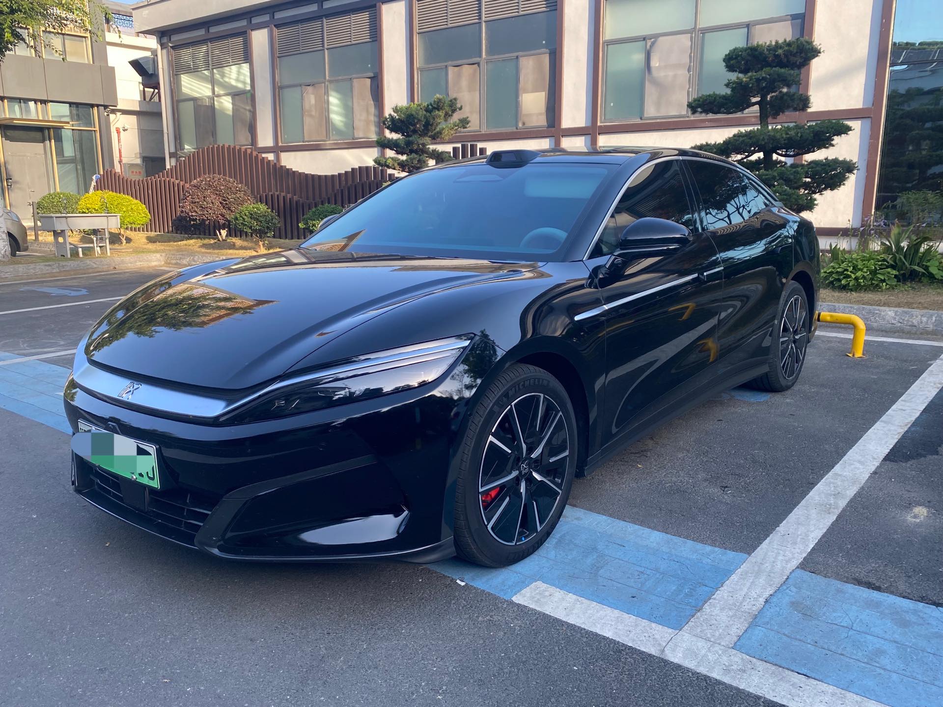 BYD HanL 2025 BYD HanL 2025 car image