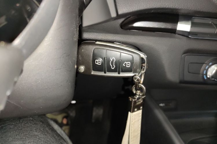 Audi A3 2019 car image #9
