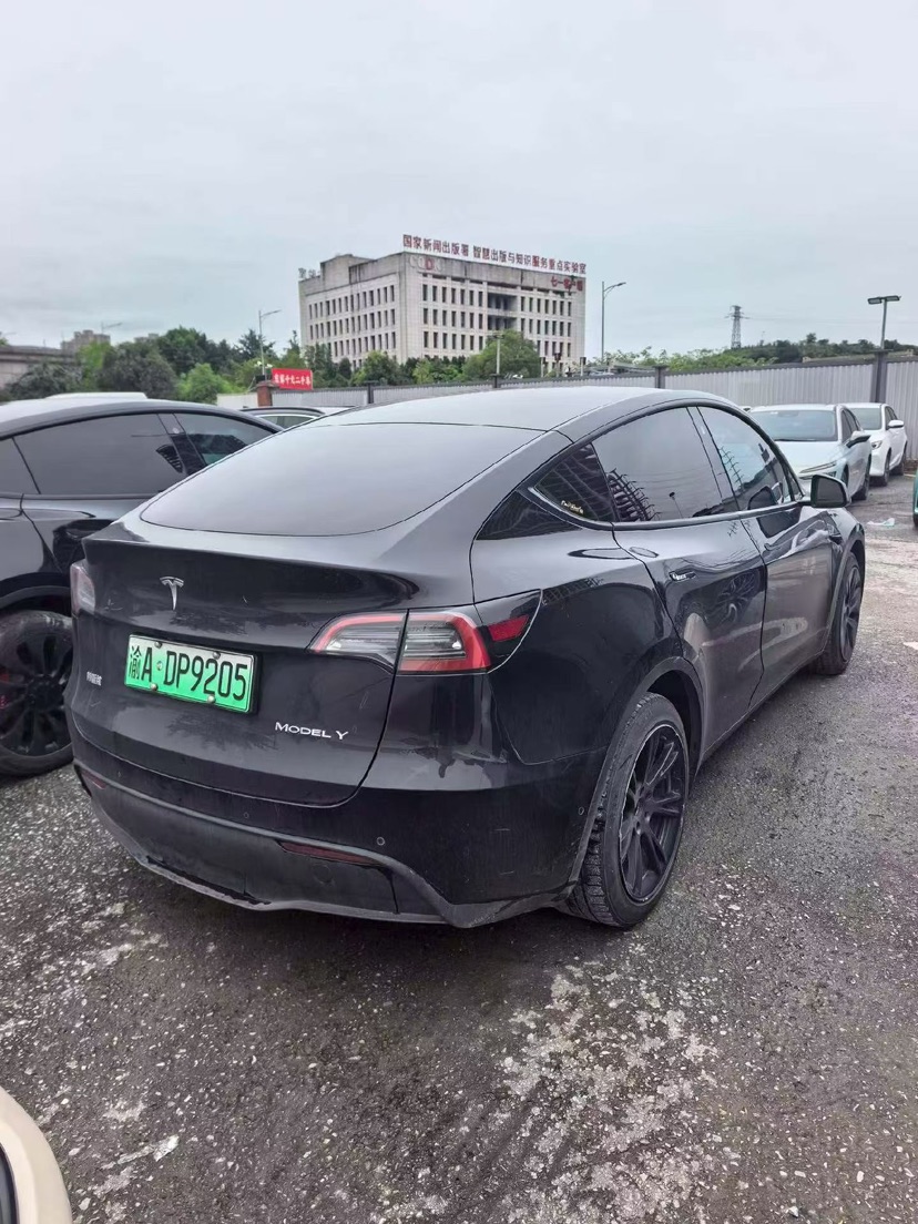 Tesla Model Y 2022 car image #5
