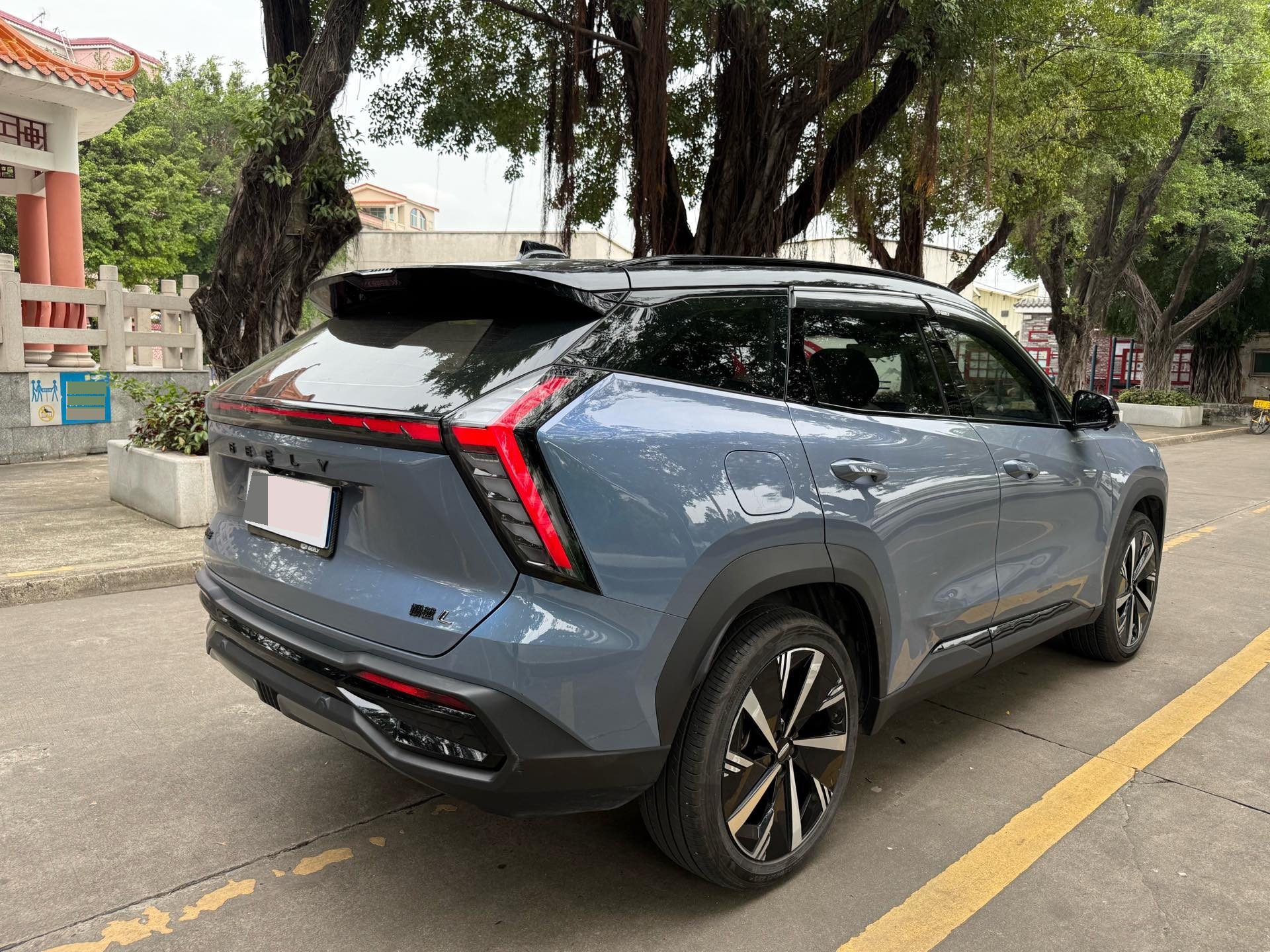 GEELY Boyue L 2024 car image #2