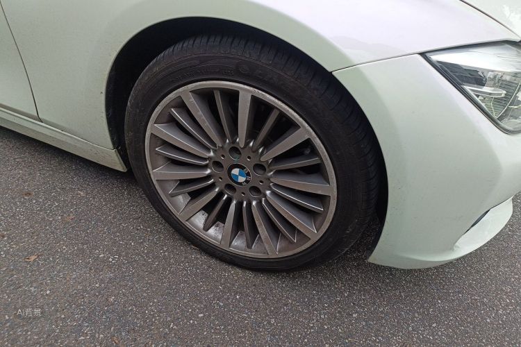 BMW 3 Series 2019 car image #9