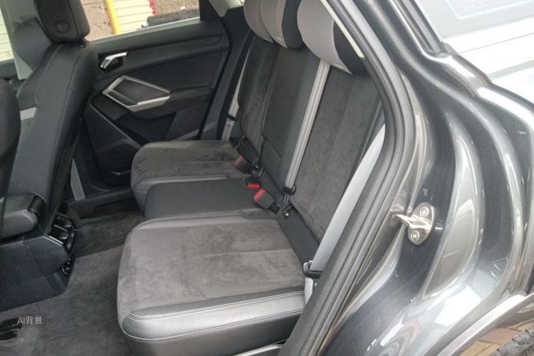 Audi Q3 2021 car image #19