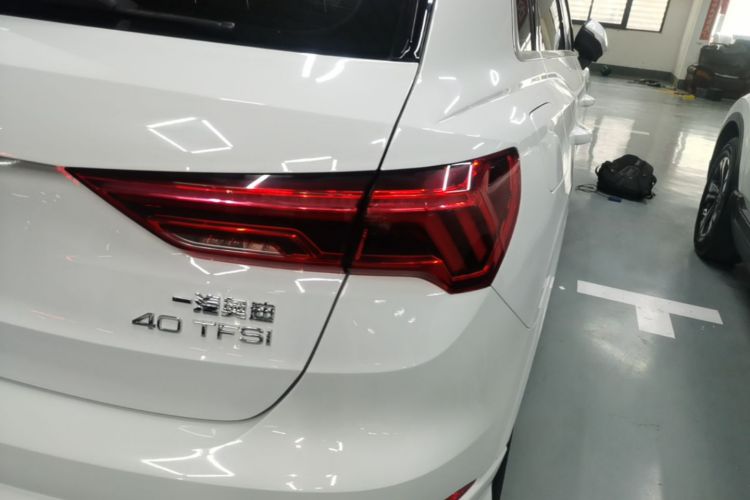 Audi Q3 2020 car image #8