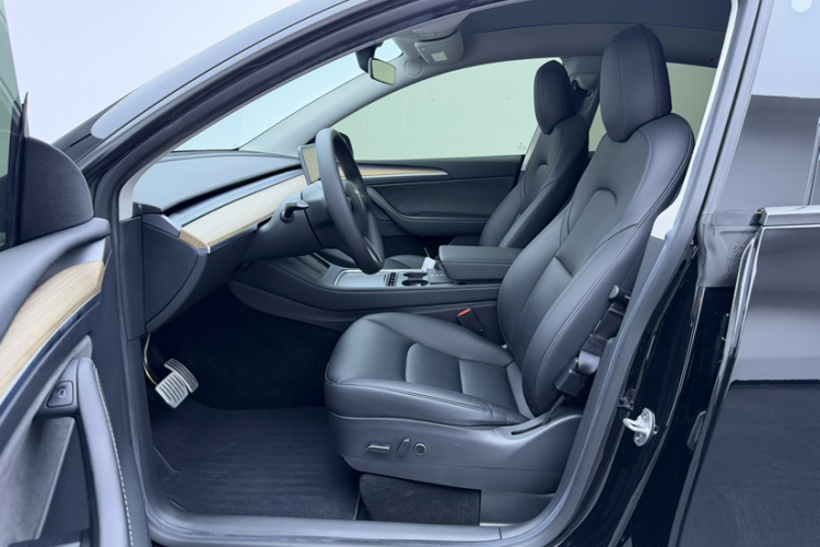 Tesla Model Y 2023 #11 Tesla Model Y 2023 car image #11
