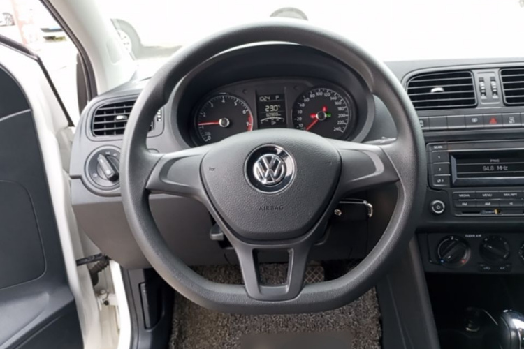 Volkswagen Polo 2019 car image #11