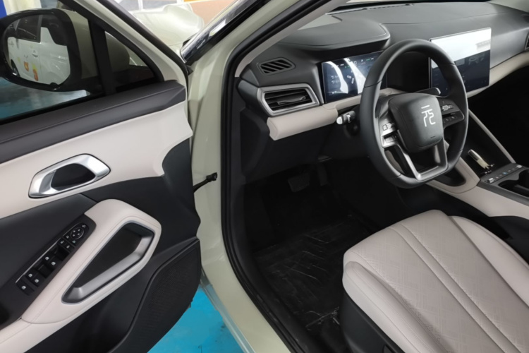 BYD YuanUP 2025 #16 BYD YuanUP 2025 car image #16