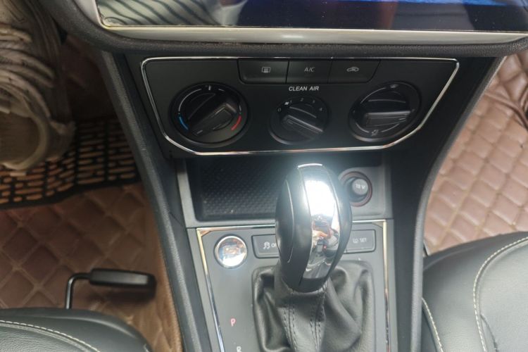 Volkswagen Lavida 2018 car image #16
