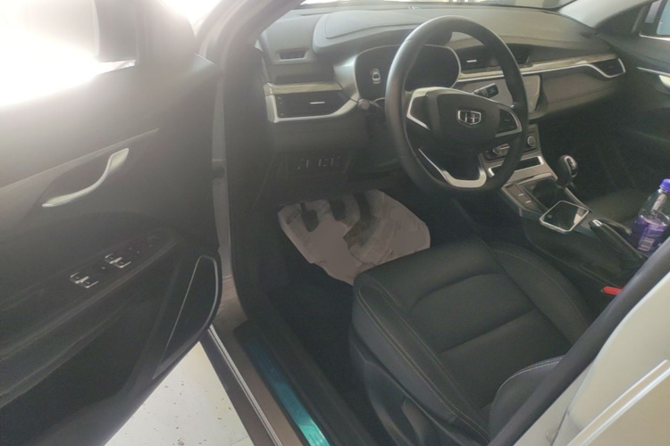 GEELY Emgrand 2019 #12 GEELY Emgrand 2019 car image #12