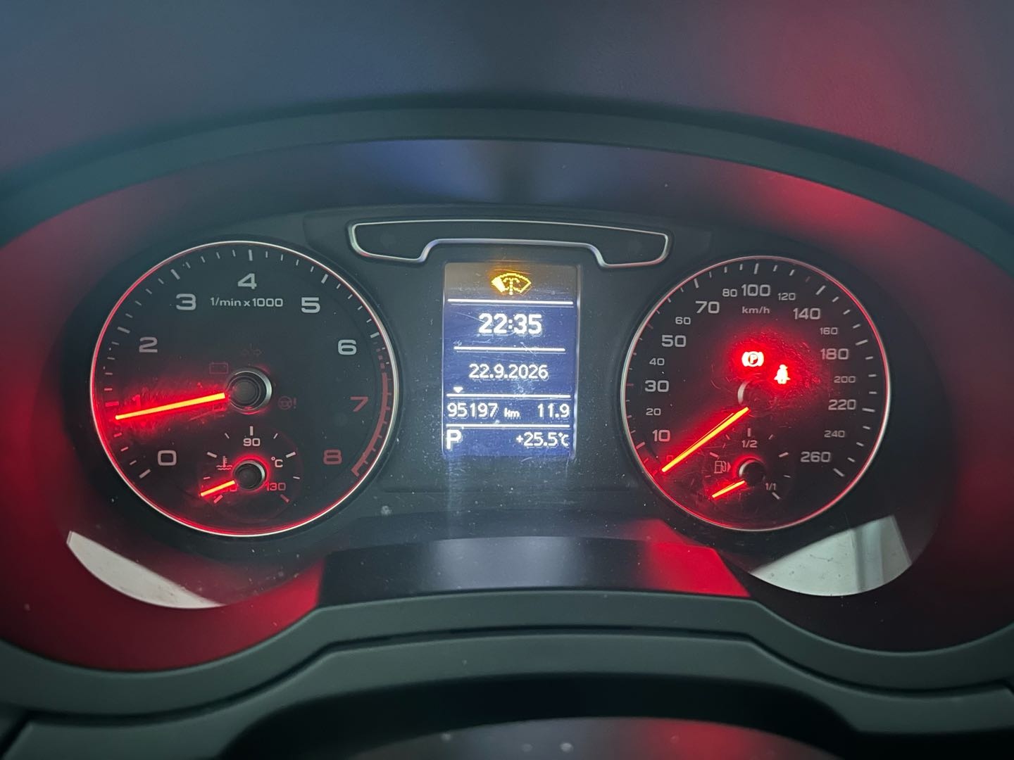Audi Q3 2013 car image #3