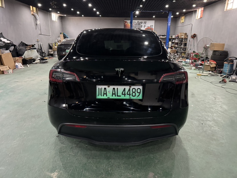Tesla Model Y 2023 #4 Tesla Model Y 2023 car image #4