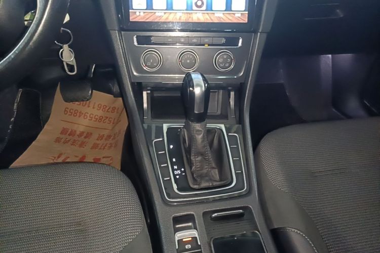 Volkswagen Golf 2018 car image #14