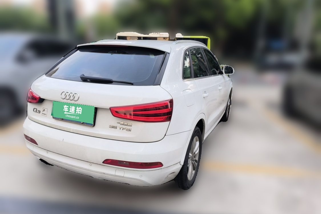 Audi Q3 2015 car image #4