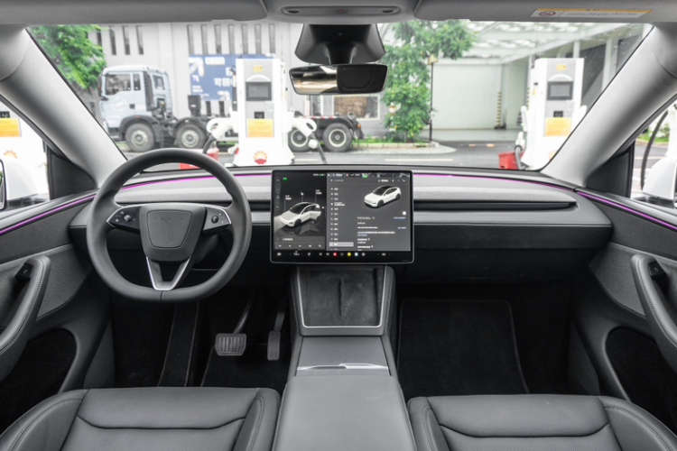 Tesla Model Y 2025 #12 Tesla Model Y 2025 immagine di auto #12