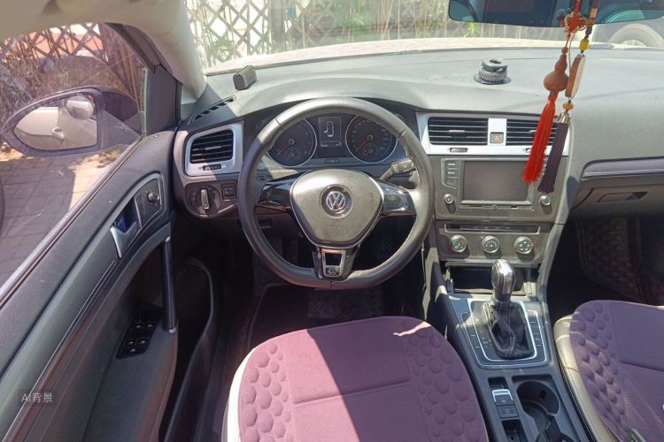 Volkswagen Golf 2017 car image #12
