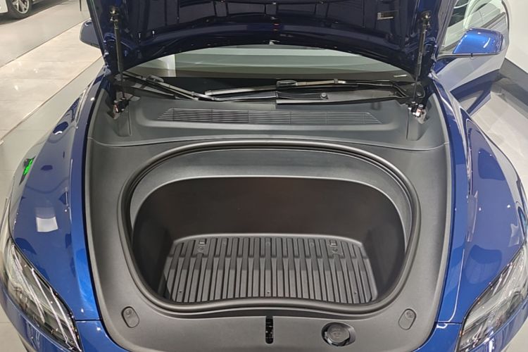 Tesla Model 3 2023 car image #20