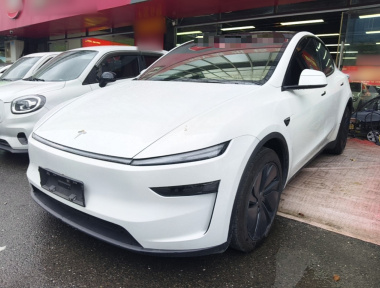 Tesla Model Y 2025 Tesla Model Y 2025 immagine di auto