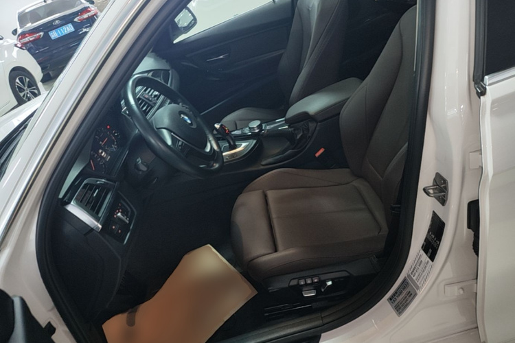 BMW 3 Series 2019 #19 BMW 3 Series 2019 car image #19
