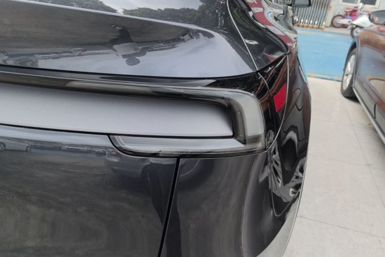 Tesla Model Y 2025 #8 Tesla Model Y 2025 immagine di auto #8