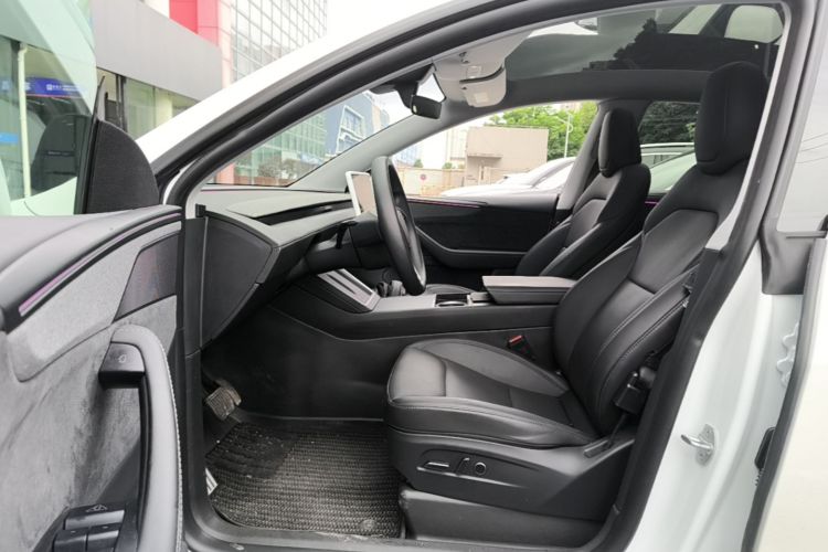 Tesla Model Y 2025 #16 Tesla Model Y 2025 car image #16