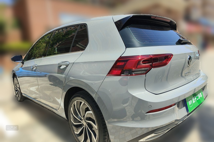 Volkswagen Golf 2022 car image #5