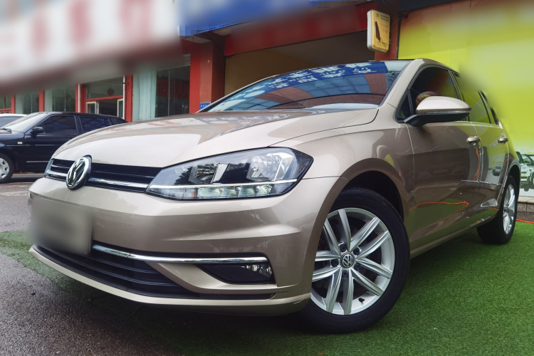 Volkswagen Golf 2018 car image #2