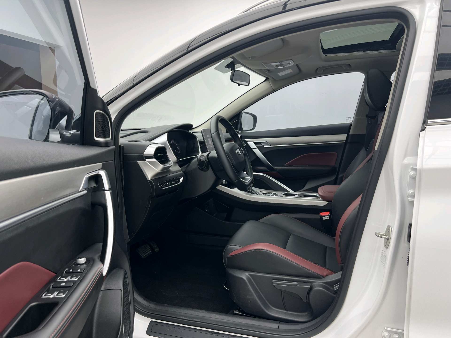 GEELY Coolray 2022 car image #3