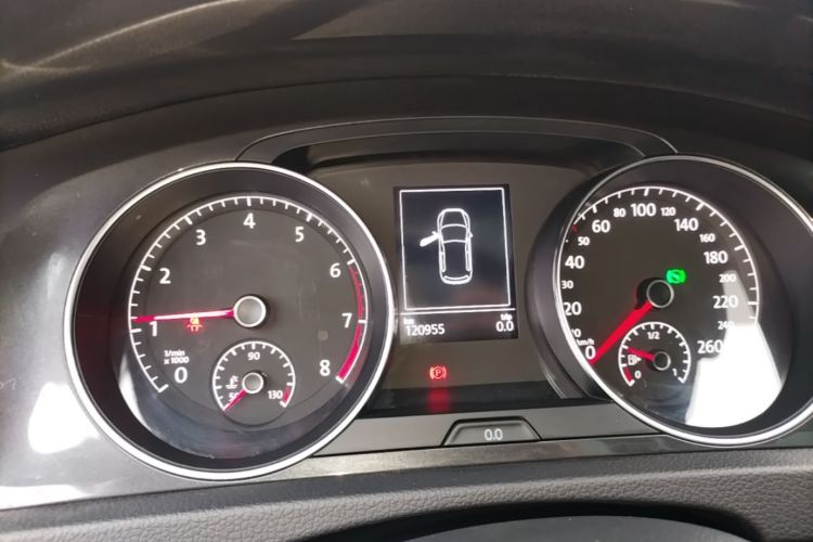 Volkswagen Golf 2019 car image #12