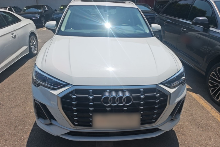 Audi Q3 2024 car image #3