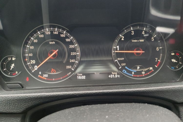 BMW 3 Series 2018 car image #16
