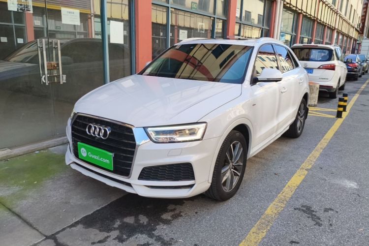 Audi Q3 2019 car image #2