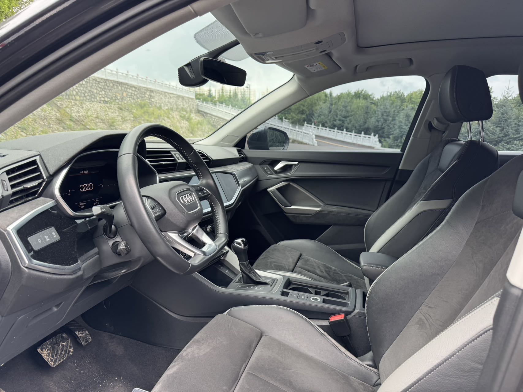 Audi Q3 2022 car image #13