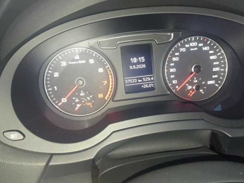 Audi Q3 2018 car image #5