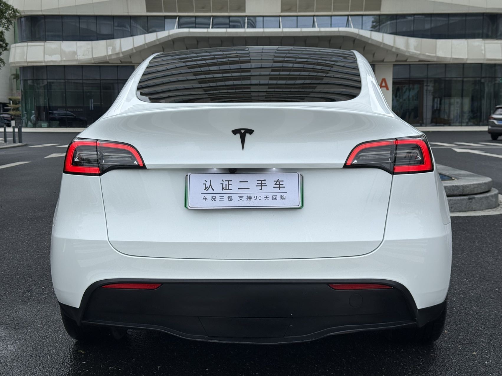 Tesla Model Y 2024 car image #10