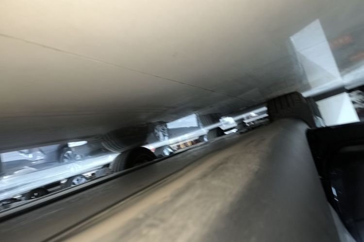 Tesla Model Y 2025 imagen de coche #27