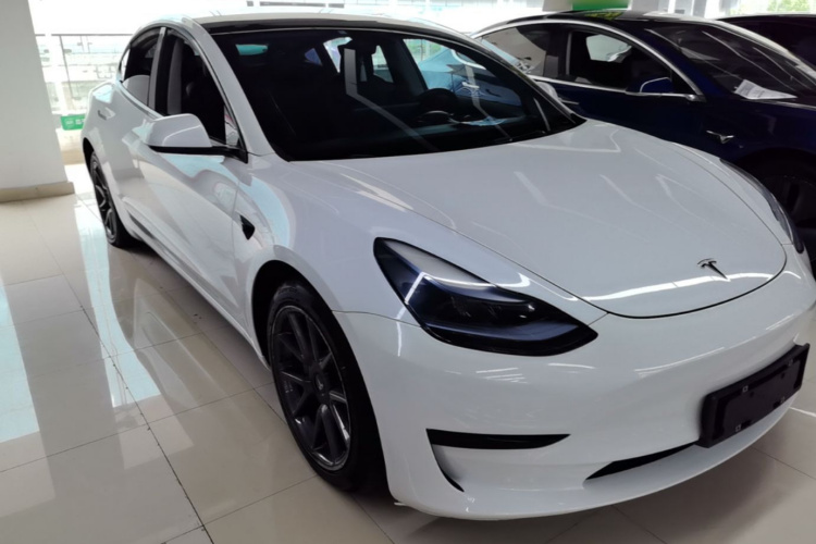 Tesla Model 3 2023 car image #4