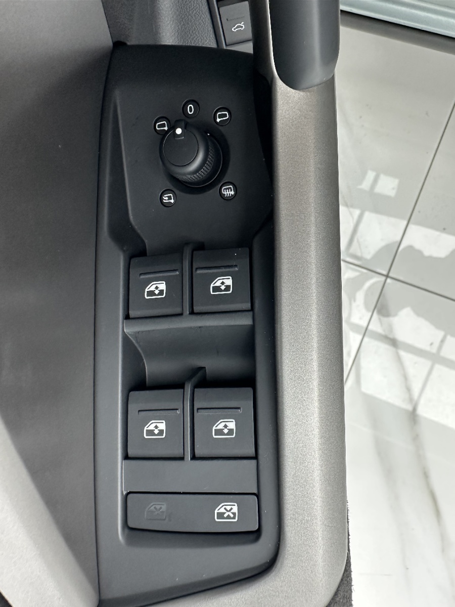 Audi Q3 2023 car image #12