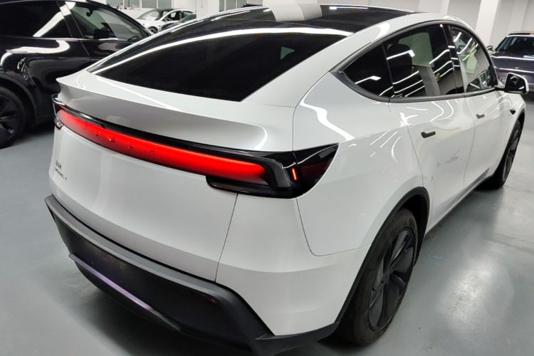 Tesla Model Y 2025 #7 Tesla Model Y 2025 immagine di auto #7