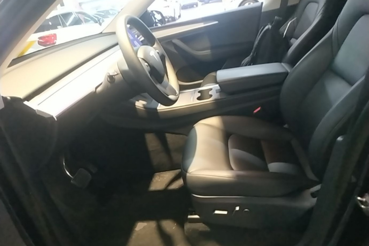 Tesla Model Y 2024 #15 Tesla Model Y 2024 car image #15