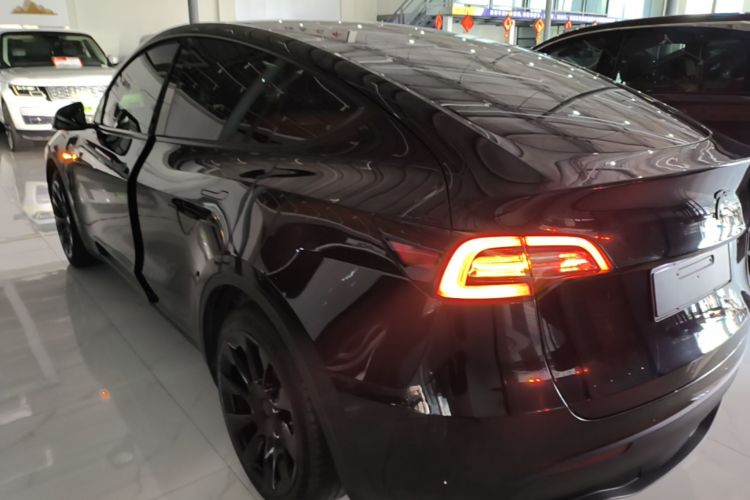 Tesla Model Y 2022 #5 Tesla Model Y 2022 car image #5